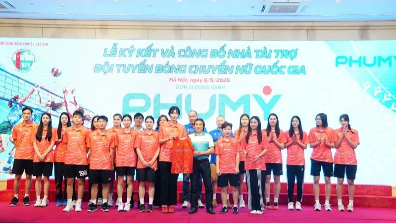Lễ công bố Phú Mỹ là đơn vị đồng hành cùng đội tuyển bóng chuyền.