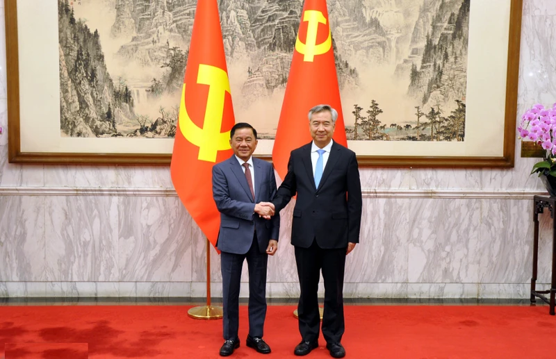 Đồng chí Trần Cẩm Tú và đồng chí Lý Hy.