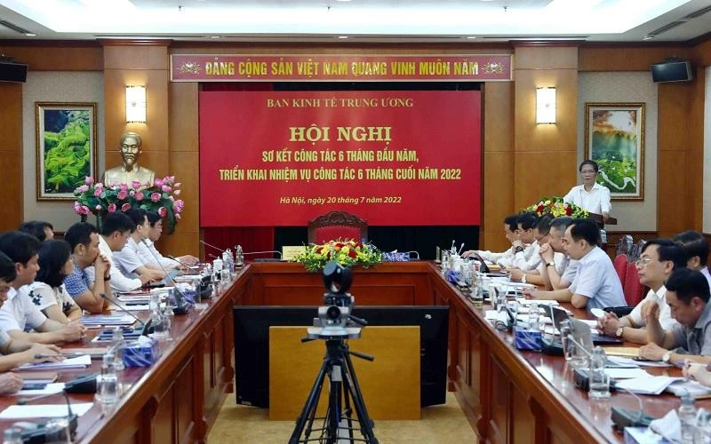 Đồng chí Trần Tuấn Anh phát biểu tại hội nghị.