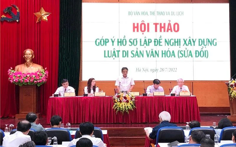 Đoàn Chủ tịch do Thứ trưởng Văn hóa, Thể thao và Du lịch Hoàng Đạo Cương chủ trì, điều hành Hội thảo.