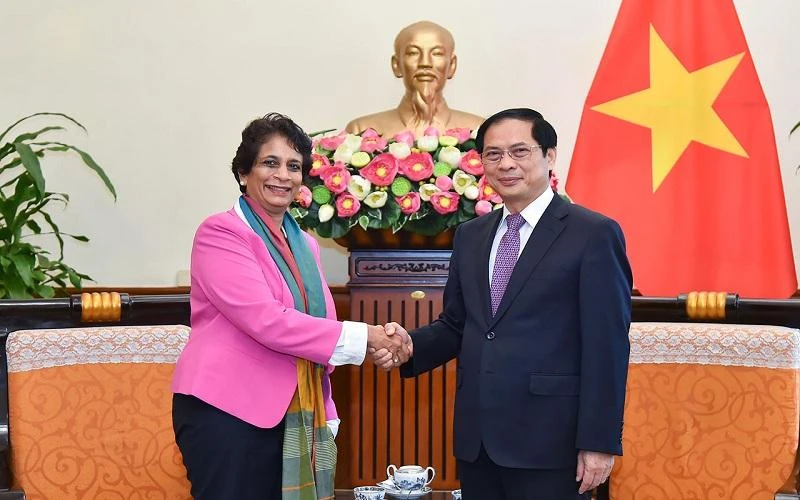 Bộ trưởng Ngoại giao Bùi Thanh Sơn tiếp bà Kanni Wignaraja, Trợ lý Tổng Thư ký Liên hợp quốc, Giám đốc khu vực châu Á của Chương trình Phát triển Liên hợp quốc. 