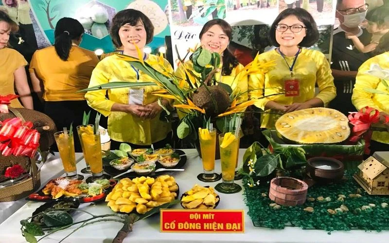Giới thiệu sản phẩm trong Hội thi Mít Sơn Tây 2022.