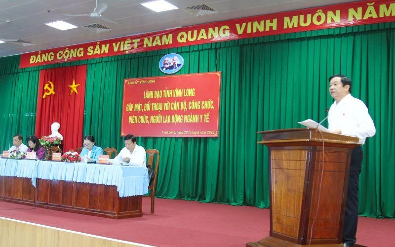 Bí thư Tỉnh ủy Vĩnh Long phát biểu tại buổi gặp gỡ. 