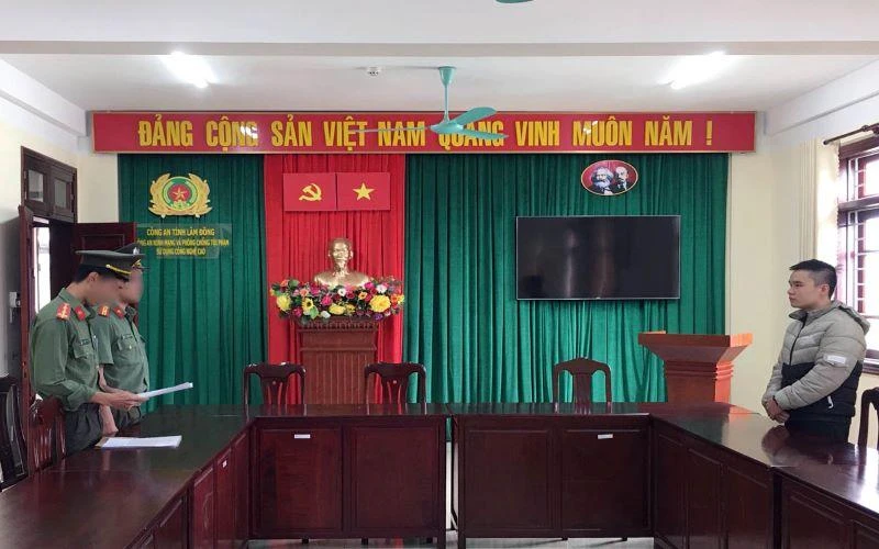 Phòng PA05 tống đạt quyết định xử phạt vi phạm hành chính với H.N.M.