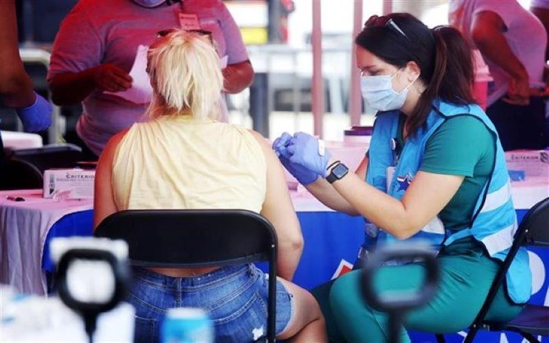 Tiêm vaccine phòng bệnh đậu mùa khỉ cho người dân tại New Orleans (Mỹ), ngày 13/8/2022. (Ảnh: THX/TTXVN)