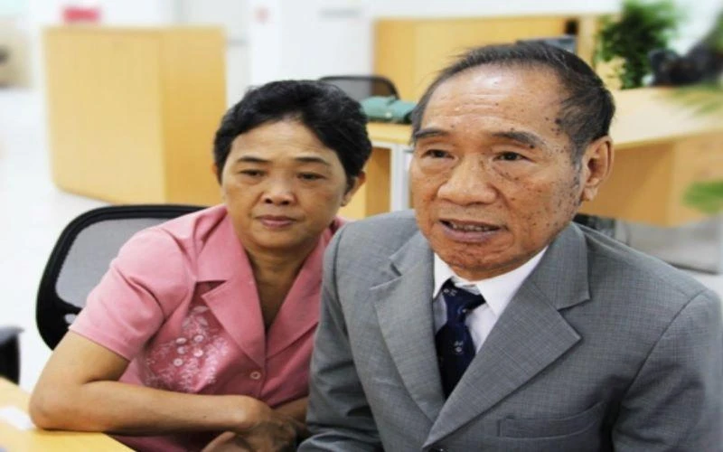 Thầy Nguyễn Ngọc Ký (bên phải) trong lần trả lời phỏng vấn trực tuyến với báo chí năm 2013. (Ảnh: Minh Trí) 