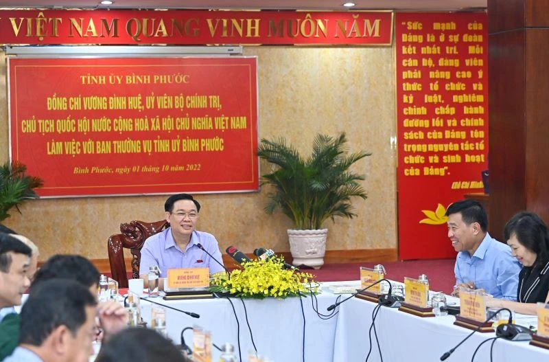Quang cảnh buổi làm việc với Ban Thường vụ Tỉnh ủy Bình Phước. (Ảnh: Duy Linh)