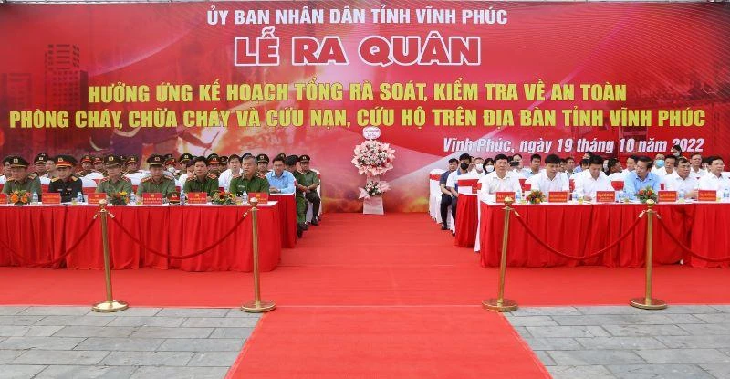 Các đại biểu dự Lễ ra quân.
