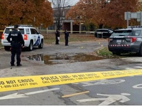 Cảnh sát gác bên ngoài hiện trường vụ xả súng. (Nguồn: Global News)