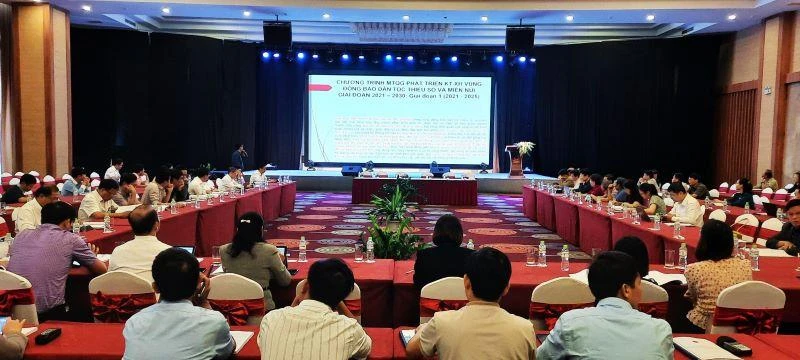 Đại diện Văn phòng điều phối Trung ương Chương trình mục tiêu quốc gia phát triển kinh tế-xã hội vùng đồng bào dân tộc thiểu số và miền núi (Ủy ban Dân tộc) phổ biến về Chương trình mục tiêu quốc gia phát triển kinh tế-xã hội vùng đồng bào dân tộc thiểu số và miền núi giai đoạn 2021-2030, giai đoạn I từ năm 2021 đến 2025.