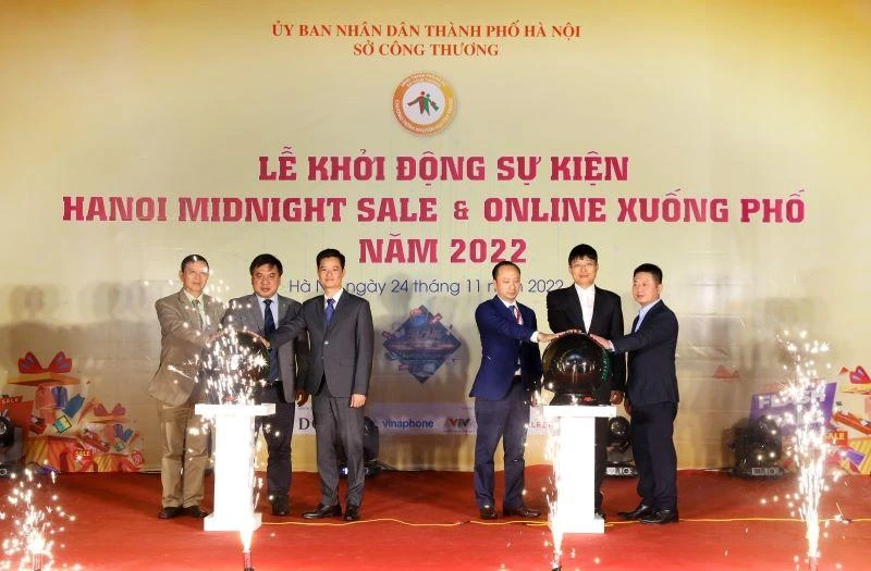 Ban tổ chức thực hiện nghi thức kích hoạt sự kiện.
