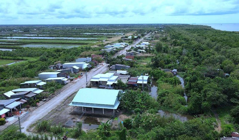 Điểm dân cư Vàm kênh Lung Ranh đầu tư đồng bộ và bố trí đủ 130 nền cho dân nhưng hơn 45% số hộ đã đi nơi khác làm ăn. 