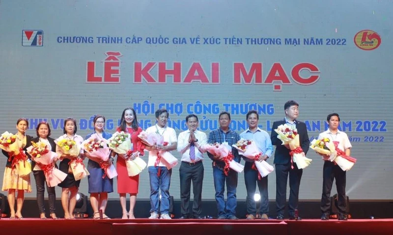 Khai mạc Hội chợ Công thương khu vực Đồng bằng sông Cửu Long-Long An 2022. 