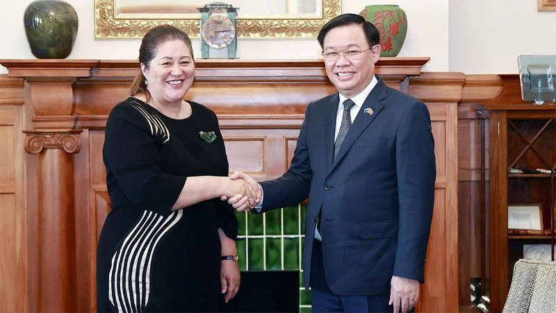 Chủ tịch Quốc hội Vương Đình Huệ và Toàn quyền New Zealand Dame Cindy Kiro. (Ảnh: TTXVN)