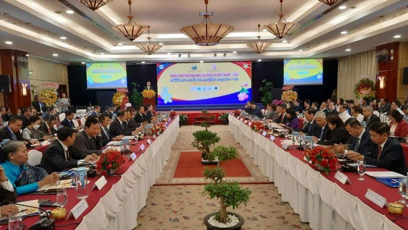 Quang cảnh Diễn đàn thương mại và đầu tư Việt Nam-Lào. 