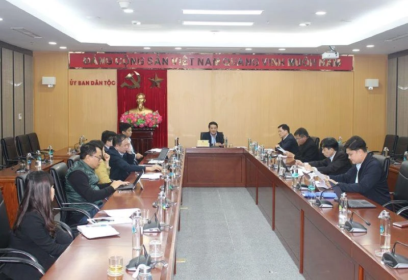 Bộ trưởng, Chủ nhiệm Hầu A Lềnh, Trưởng ban Chỉ đạo Chuyển đổi số Ủy ban Dân tộc chủ trì phiên họp.