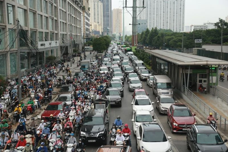 Đường Tố Hữu thường xuyên trong tình trạng ùn tắc.