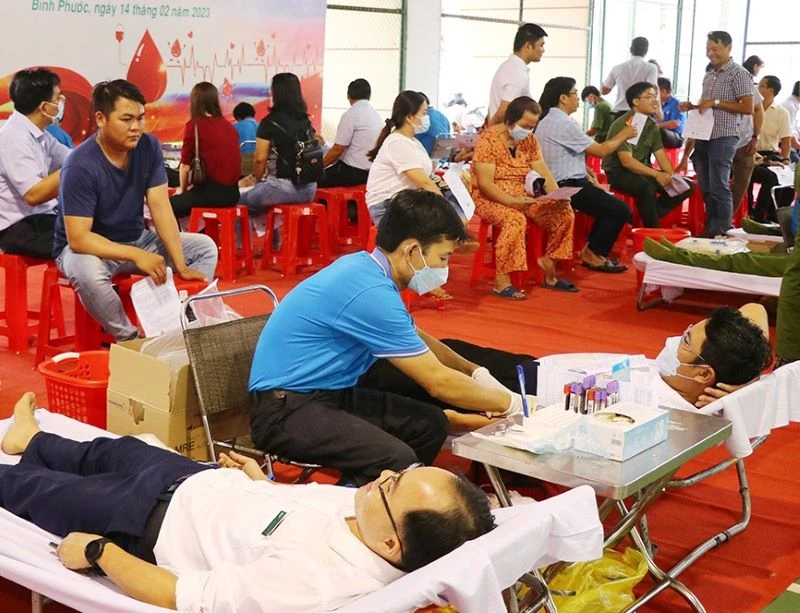 Hiến máu đầu năm đang trở thành một phong trào được đông đảo người dân tham gia.