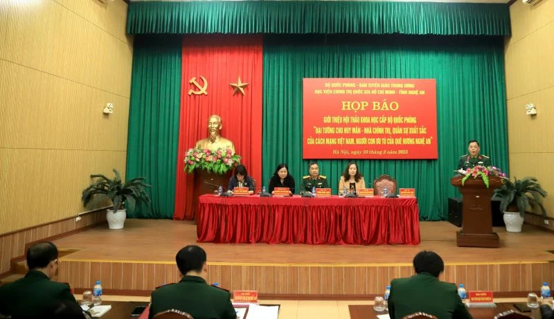Quang cảnh buổi họp báo. 