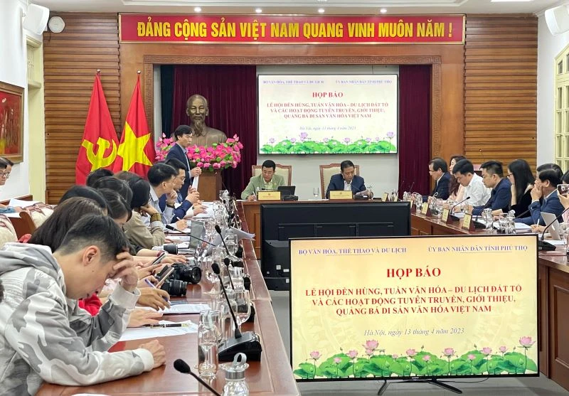 Họp báo thông tin về Lễ hội Đền Hùng.
