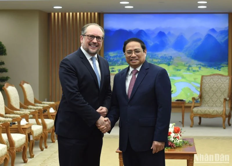 Thủ tướng Phạm Minh Chính đón Bộ trưởng Ngoại giao Cộng hòa Áo Alexander Schallenberg.