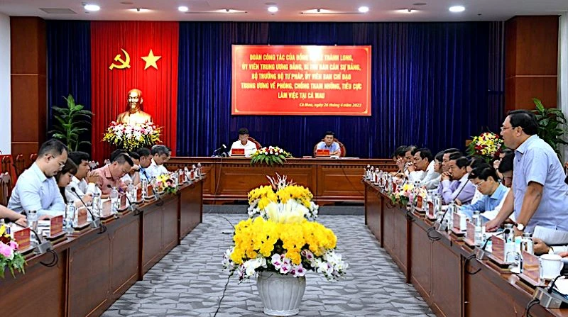 Quang cảnh buổi làm việc. 