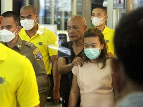 Cảnh sát Thái Lan bắt giữ Sararat Rangsiwuthaporn. (Nguồn: Reuters)