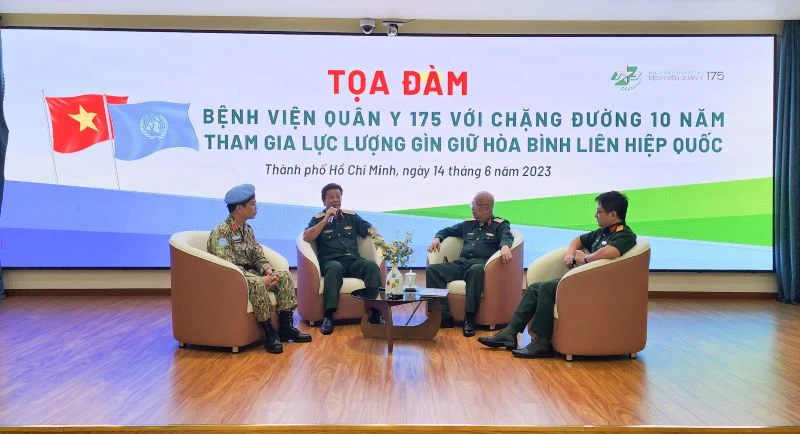 Các đại biểu trao đổi nhiều câu chuyện thú vị tại buổi tọa đàm.