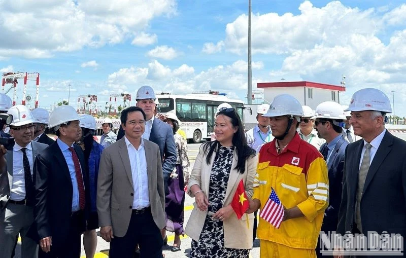 Bí thư Tỉnh ủy Long An Nguyễn Văn Được tiếp bà Sheng Thao, Thị trưởng thành phố Oakland (Hoa Kỳ).