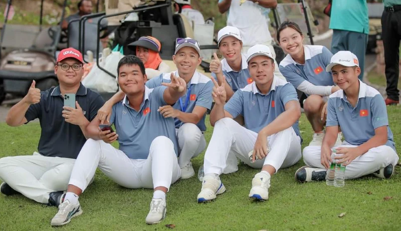 Đội tuyển golf Việt Nam tham dự giải. 