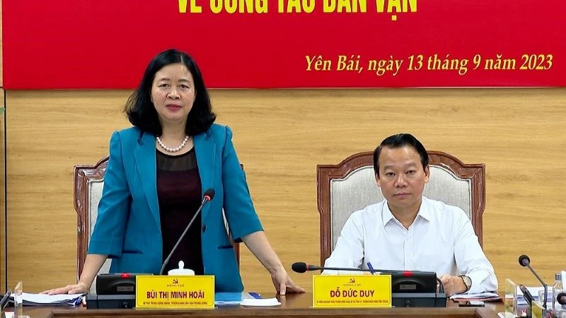 Trưởng Ban Dân vận Bùi Thị Minh Hoài phát biểu tại buổi làm việc.