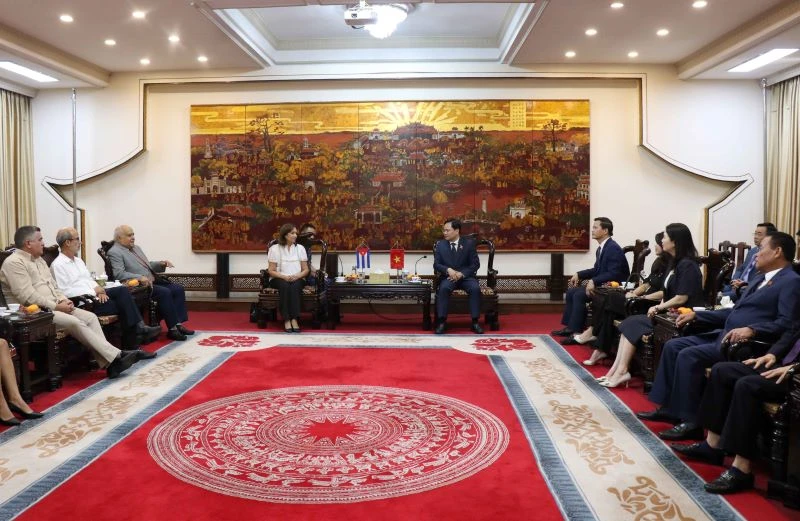 Toàn cảnh buổi làm việc.