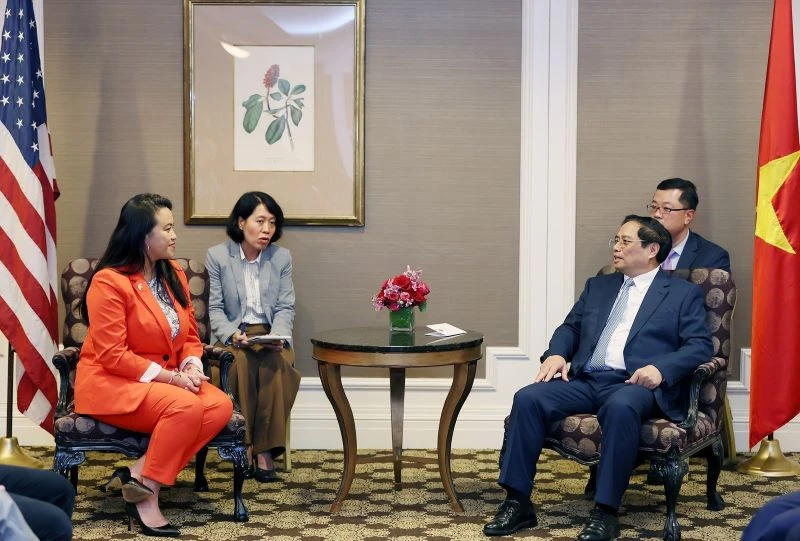 Thủ tướng Phạm Minh Chính tiếp bà Sheng Thao, Thị trưởng thành phố Oakland, bang California. (Ảnh: Dương Giang)