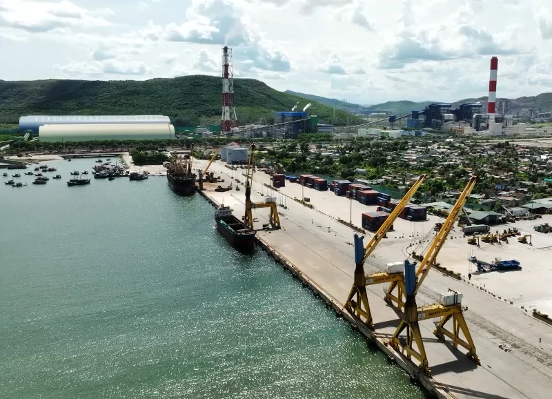 Một góc cảng biển ở Nghi Sơn, tỉnh Thanh Hóa.