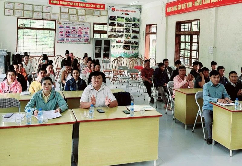 Lớp học tiếng dân tộc La Ha tại xã Nặm Ét, huyện Quỳnh Nhai.