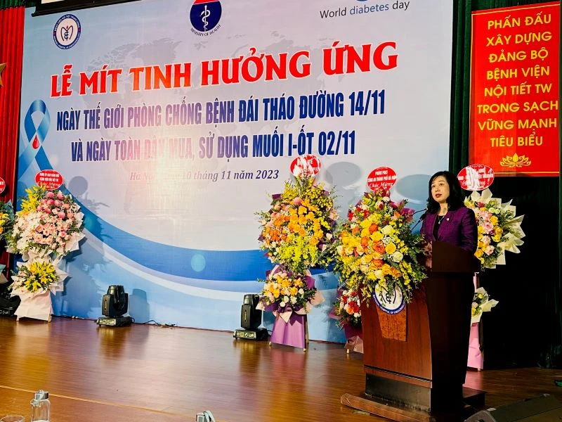 Bộ trưởng Y tế Đào Hồng Lan phát biểu tại lễ mít-tinh.