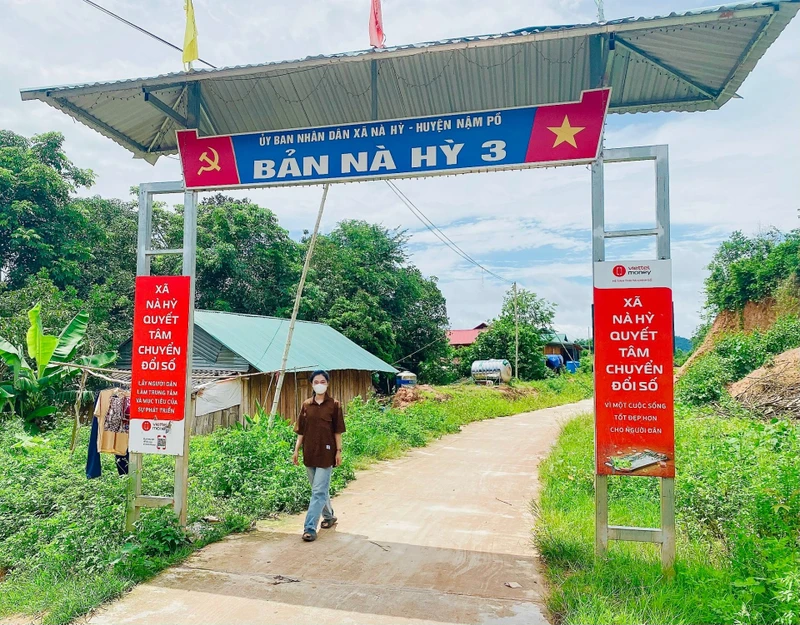 Đường bê tông liên bản Nà Hỳ 3 - Nà Hỳ 2 hoàn thành tạo thuận lợi cho nhân dân đi lại. 