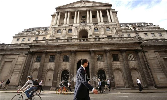 Quang cảnh bên ngoài trụ sở Ngân hàng Trung ương Anh ở London. (Ảnh tư liệu: THX/TTXVN)