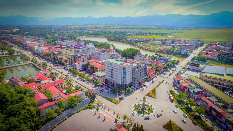 Một góc trung tâm thành phố Điện Biên Phủ hôm nay. (Ảnh: LÊ LAN)