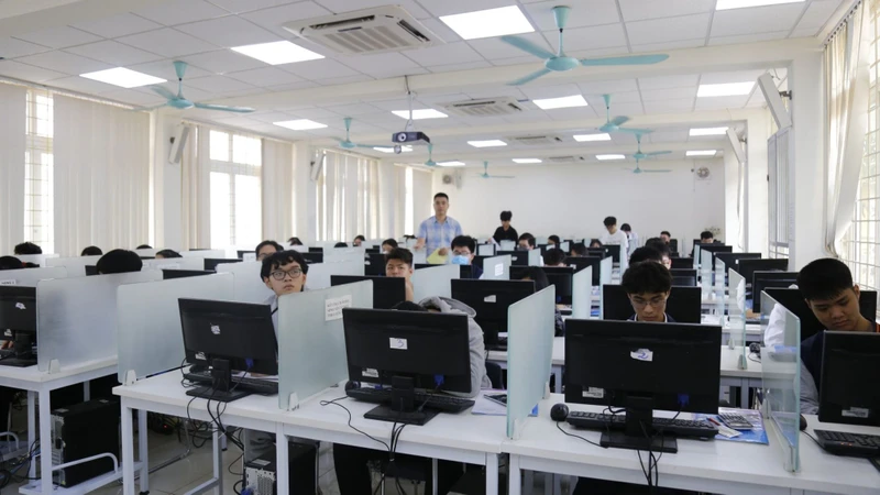 Thí sinh dự thi đánh giá năng lực năm 2024 của Đại học Quốc gia Hà Nội.