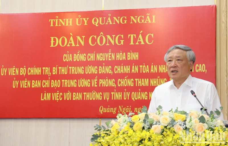 Đồng chí Nguyễn Hòa Bình, Ủy viên Bộ Chính trị, Bí thư Trung ương Đảng, Chánh án Tòa án Nhân dân tối cao kết luận tại buổi làm việc với Ban Thường vụ Tỉnh ủy Quảng Ngãi về công tác phòng, chống tham nhũng, tiêu cực. 