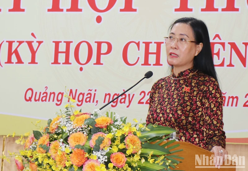 Bí thư Tỉnh ủy, Chủ tịch Hội đồng nhân dân tỉnh Quảng Ngãi Bùi Thị Quỳnh Vân phát biểu tại kỳ họp.