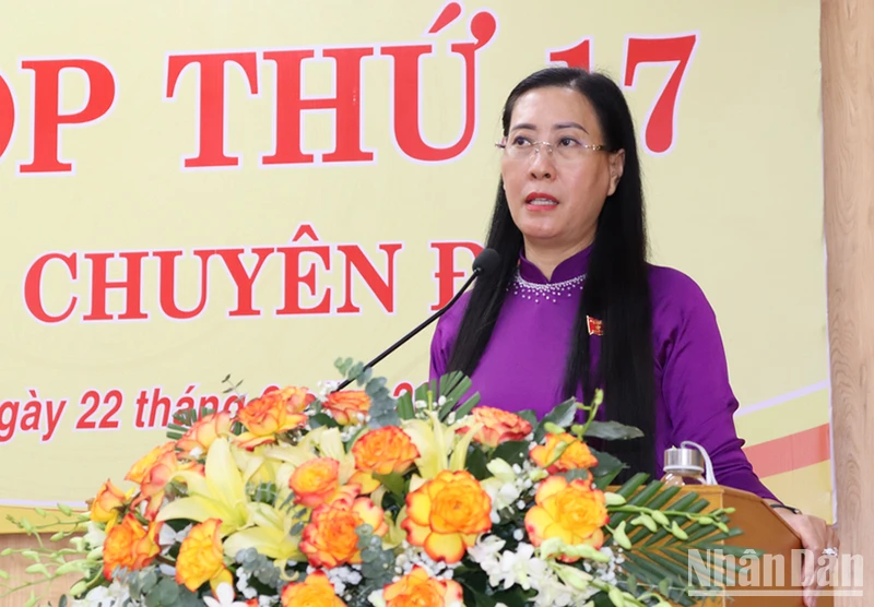 Đồng chí Bùi Thị Quỳnh Vân, Ủy viên Trung ương Đảng, Bí thư Tỉnh ủy, Chủ tịch Hội đồng nhân dân tỉnh Quảng Ngãi phát biểu bế mạc kỳ họp.
