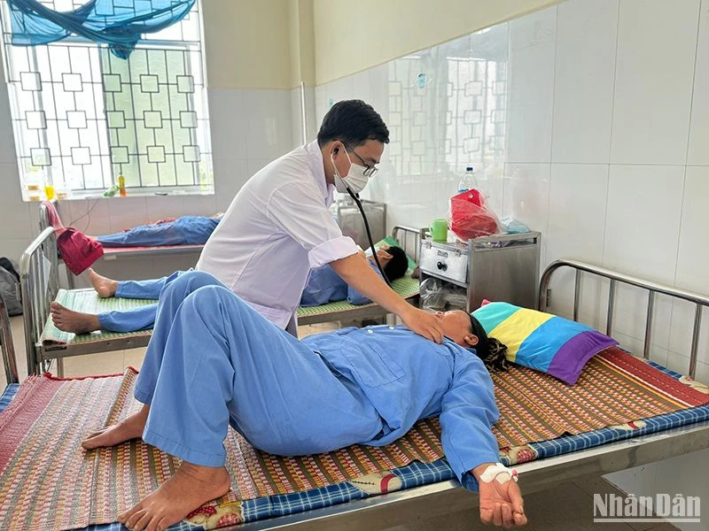 Các bệnh nhân huyện đảo Lý Sơn bị ngộ độc do ăn cá nóc đã qua cơn nguy hiểm. 