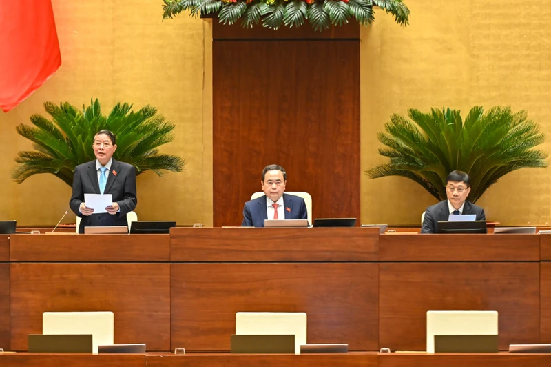 Chủ tịch Quốc hội Trần Thanh Mẫn cùng các Phó Chủ tịch Quốc hội chủ trì và điều hành phiên họp. (Ảnh BÙI GIANG)