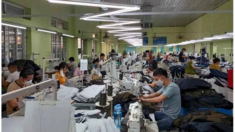 Sản xuất hàng dệt may tại Tổng công ty cổ phần Dệt may Nam Ðịnh. (Ảnh: Minh Đức)