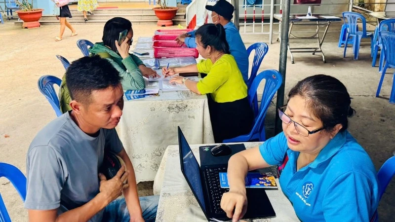 BHXH thành phố Thủ Đức tuyên truyền chính sách nhân văn của BHXH tự nguyện đến người lao động tự do.