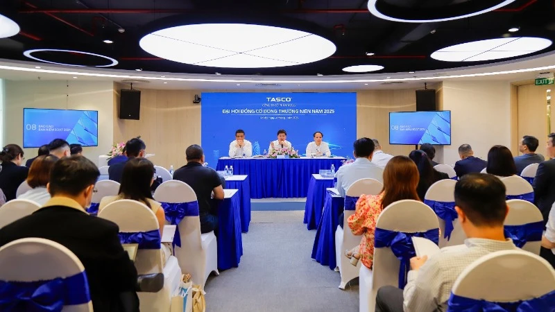 (Ảnh: Toàn cảnh phiên họp Đại hội đồng cổ đông của Tasco năm 2025)