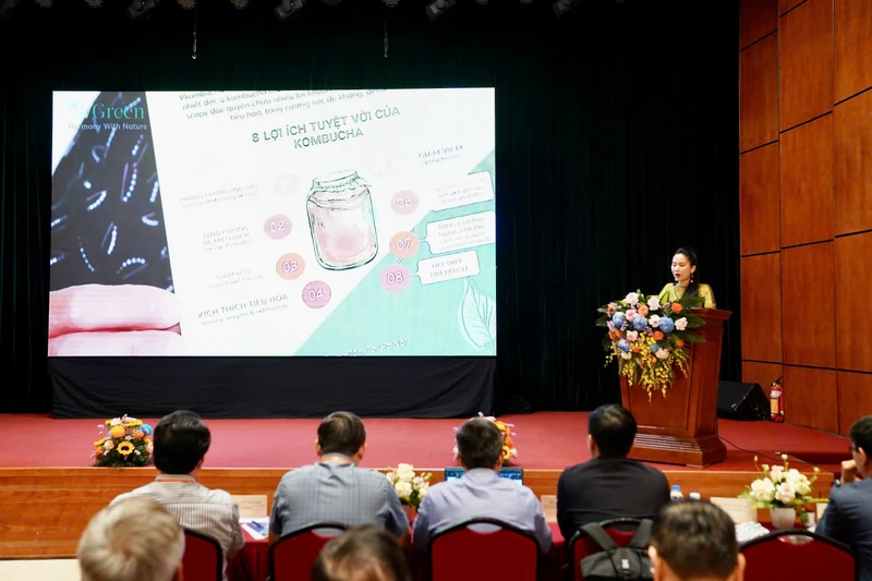 Bà Trần Thanh Việt, Công ty Cổ phần Tập đoàn VGreen giới thiệu hành trình phát triển hệ sinh thái Kombucha đầu tiên tại Việt Nam.