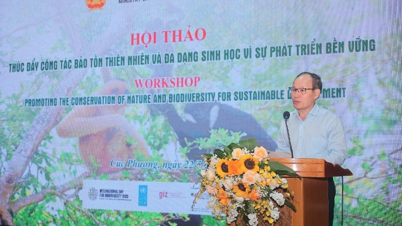 Lãnh đạo Cục Bảo tồn thiên nhiên và đa dạng sinh học phát biểu tại buổi hội thảo.